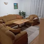 Dzenana Apartman S 3 Spavace Sobe